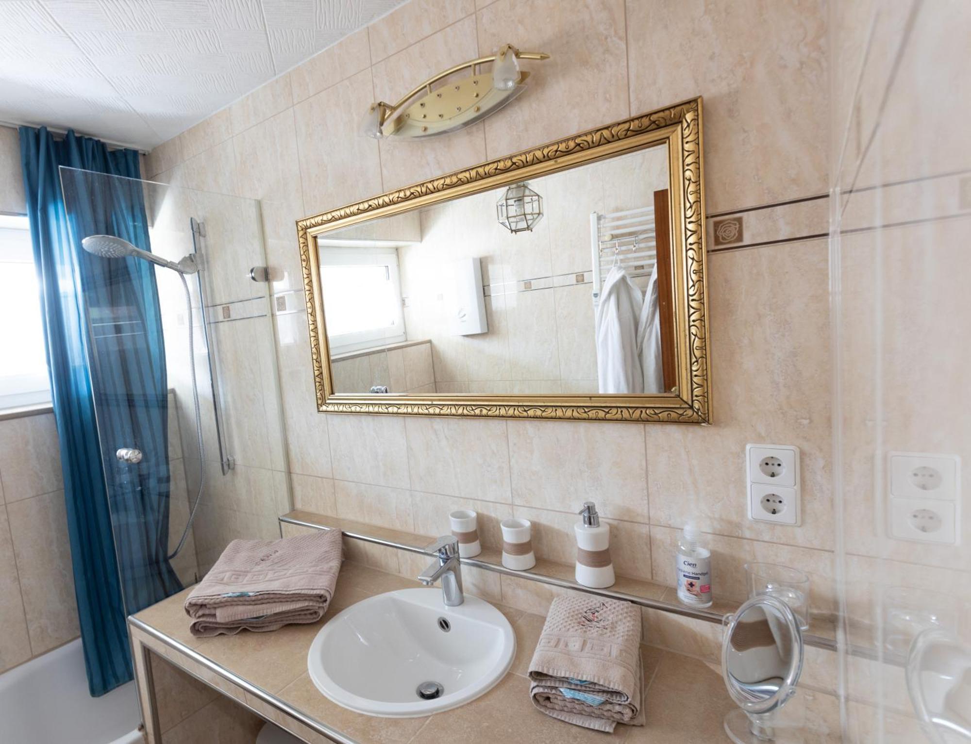 Storchennest - Schoenes, Ruhiges Apartment Mit Sonnenterrasse 泰特南 外观 照片